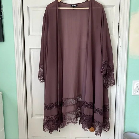 Torrid Lace Hem Shawl - Picture 3 of 7